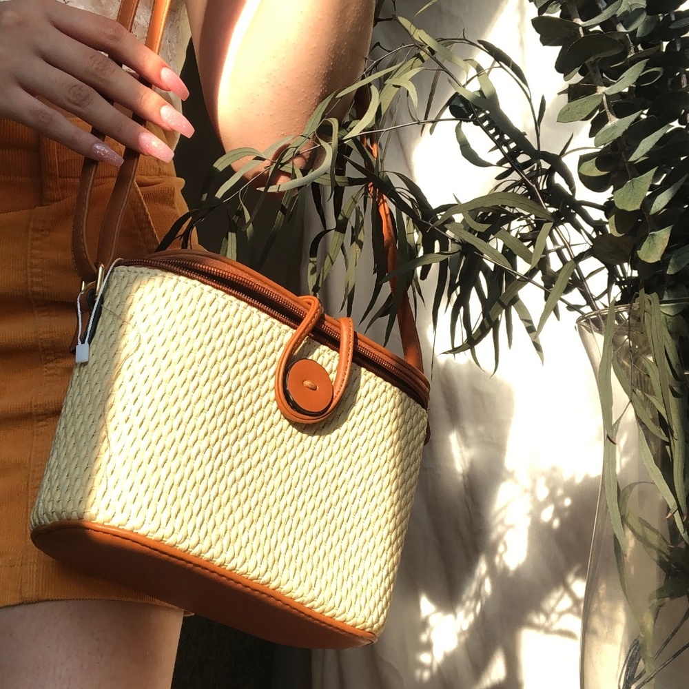 Straw Bucket Shoulder Bag